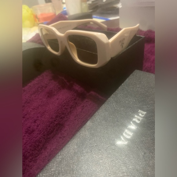 Brand new womens prada - Picture 4 of 6